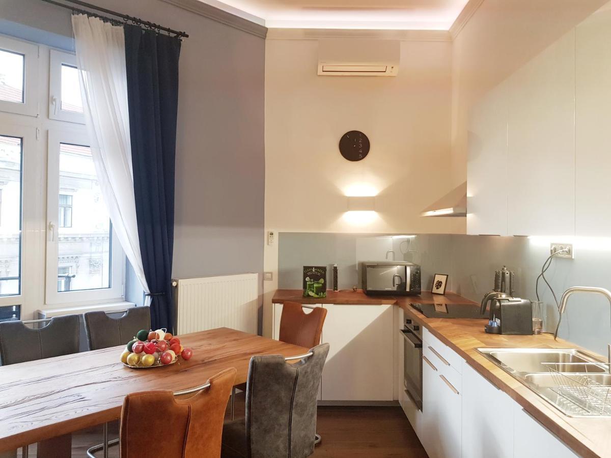 Luxurious Apartment With Balconies In Downtown Bp Budapest Eksteriør bilde
