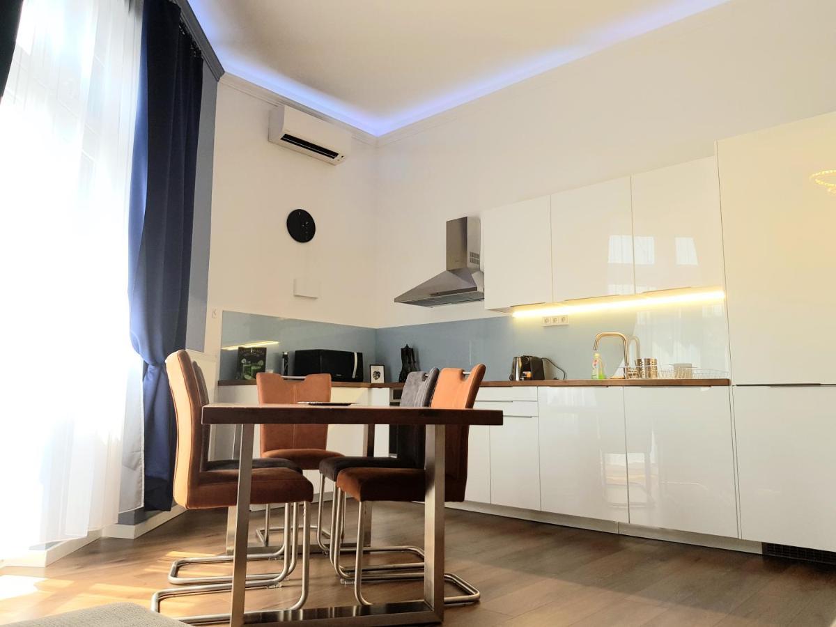 Luxurious Apartment With Balconies In Downtown Bp Budapest Eksteriør bilde
