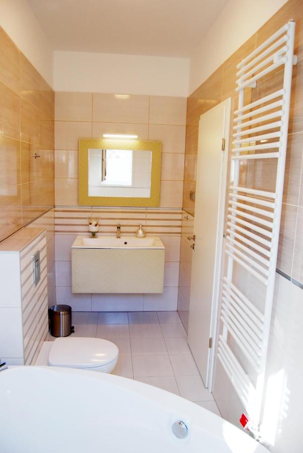 Luxurious Apartment With Balconies In Downtown Bp Budapest Eksteriør bilde